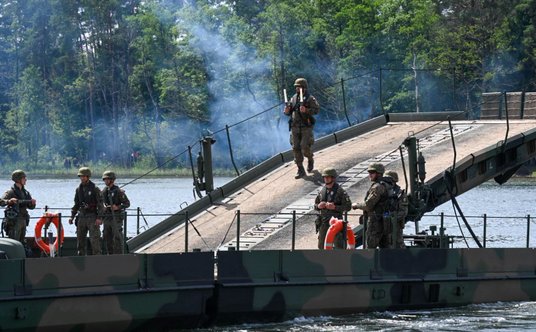 Dzięki specjalnej rampie, Daglezja-P ma możliwość dynamicznego cumowanie na brzegu, także jeśli ten 