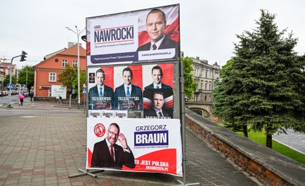 Plakaty wyborcze przed I turą wyborów