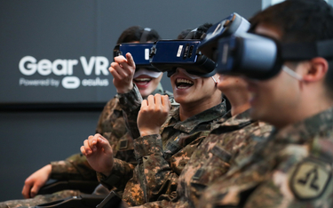 Żołnierze koreańscy testują urządzenia do wirtualnej rzeczywistości