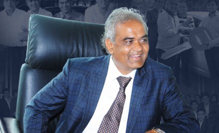 Miliarder z Indii Savji Dholakia obdarował pracowników mieszkaniami i samochodami