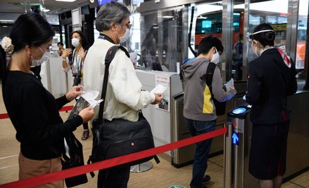 Japan Airlines sugerują pasażerom, by rezygnowali z posiłków