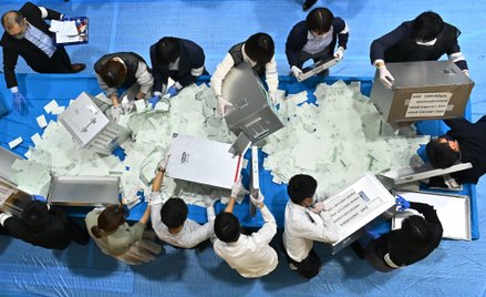 Koalicja rządząca wygrywa wybory w Japonii
