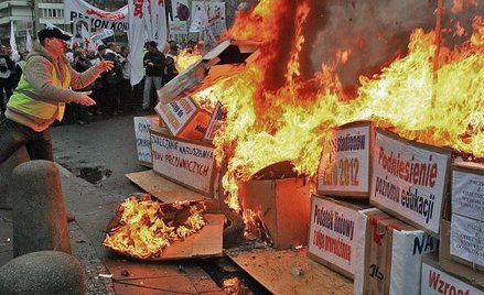 2009 rok przyniesie nasilenie protestów społecznych – uważa aż 73 procent pytanych w sondażu „Rz”. N