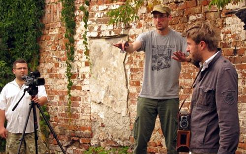 Na planie filmu „Ścierwodziad”; Adam Fabisz, Jakub Półtorak, Leszek Żukowski