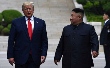 Donald Trump i Kim Dzong Un przekroczyli linię demarkacyjną będącą granicą pomiędzy obiema Koreami