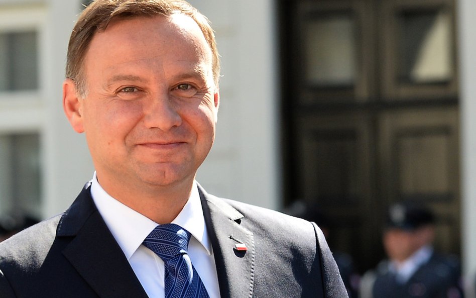 Sondaż CBOS: Polacy ufają Andrzejowi Dudzie. Grzegorz Schetyna liderem nieufności