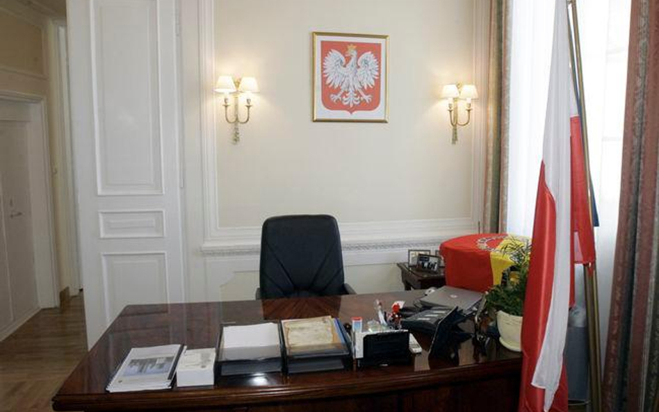 Konkursy na wysokie stanowiska w urzędach to fikcja