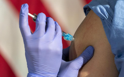 EMA dopuściła do obrotu szczepionkę przeciw COVID-19 firm BioNTech i Pfizer