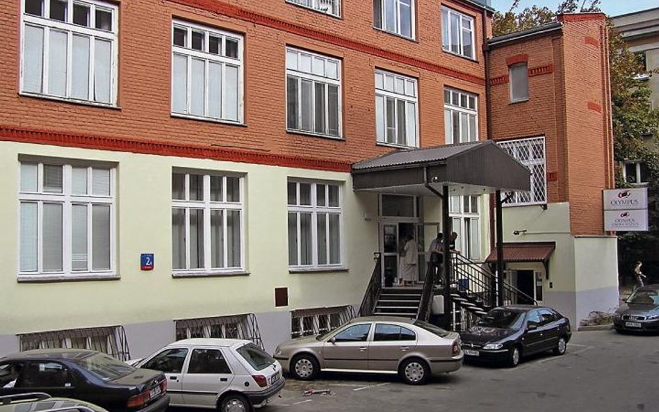 Olympus Szkoła Wyższa im. Romualda Kudlińskiego w Warszawie oferuje program oparty na standardach na