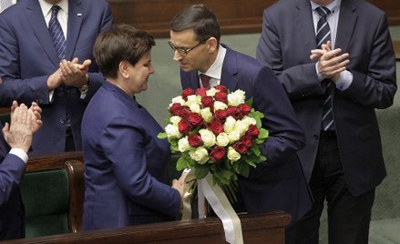 Rzad Morawieckiego z większym kredytem zaufania niż Szydło