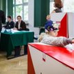 W dużych miastach (na zdjęciu głosowanie w Warszawie) wygrał Bronisław Komorowski. Ale w całym kraju