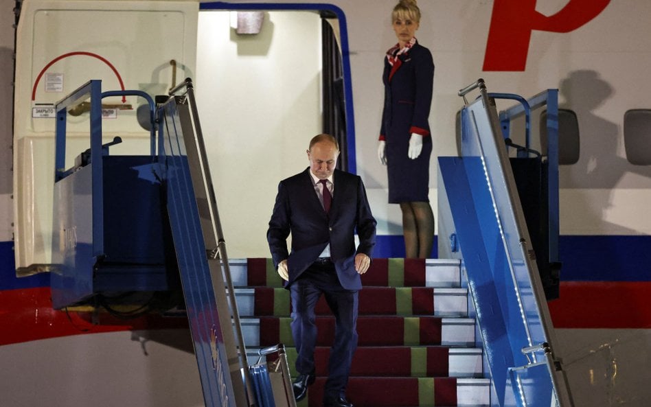 Władimir Putin po wylądowaniu w Wietnamie