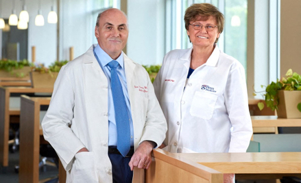 Laureaci Nagrody Nobla z dziedziny medycyny i fizjologii w 2023 roku:  dr Drew Weissman i Katalin Ka