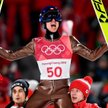 Kamil Stoch - złoty medalista olimpijski na ramionach Macieja Kota i Dawida Kubackiego