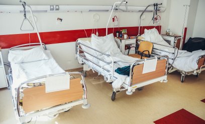 Szpitale tną ostre oddziały i łączą placówki. Rusza fala restrukturyzacji