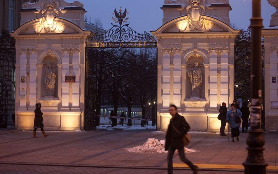 Studenci kontra uczelnie: spór o umowy trwa