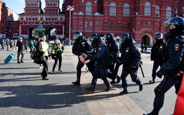 Policja rozpędza antywojenną demonstracje w Moskwie