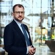 Benefity kartowe związane z podróżami przestają być jedynie dodatkiem. Coraz częściej wpływają na ko