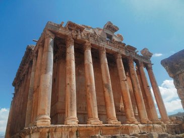 Ruiny rzymskiej świątyni Bachusa w Baalbek robią wrażenie wielkością.