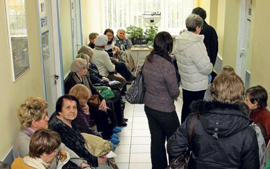 Leczenie ambulatoryjne jest po prostu tańsze. Nie leczy się stanów ciężkich, nie leczy się poważniej