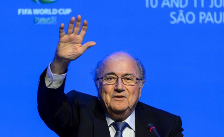 Blatter trzyma się mocno