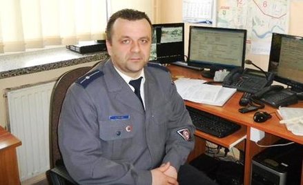 Policjant ponownie ratuje życie przez telefon