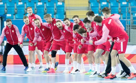 Reprezentacja Polski przed zwycięskim meczem eliminacji mistrzostw Europy z Turcją, 9 stycznia w Pło