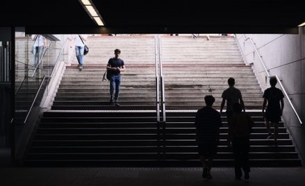 Szefernaker: Nie możemy w nieskończoność finansować uchodźców