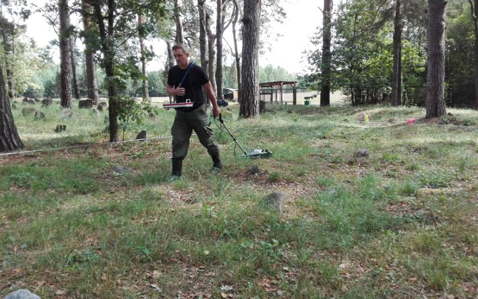Prof. Fabian Welc podczas przeprowadzania pomiarów