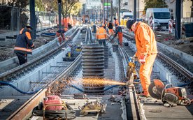 Ręczne szlifowanie torów na Rakowieckiej