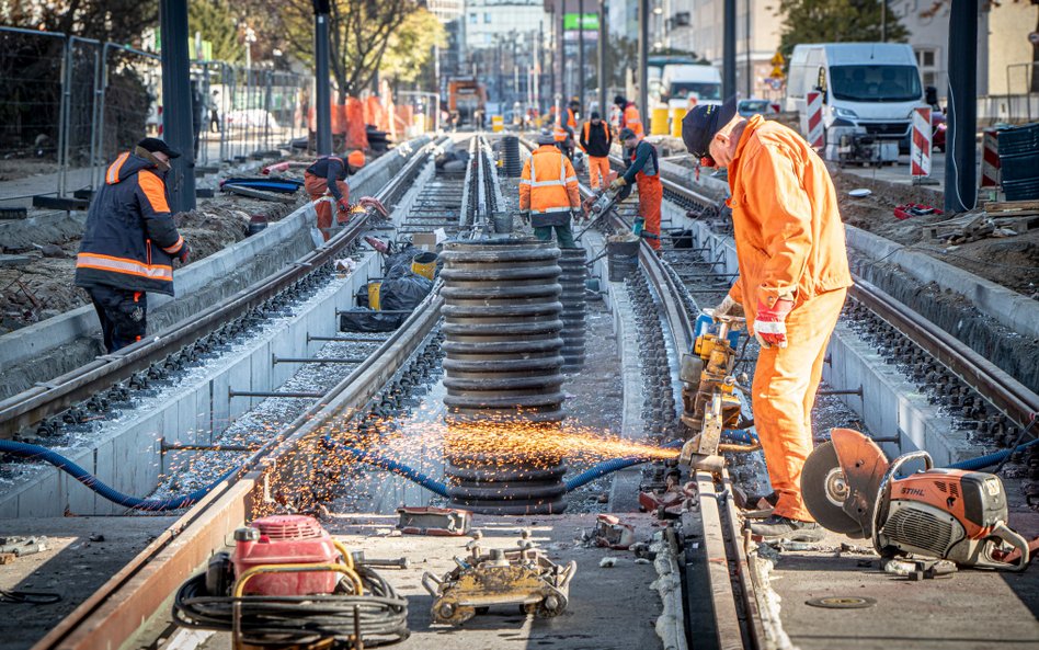 Ręczne szlifowanie torów na Rakowieckiej
