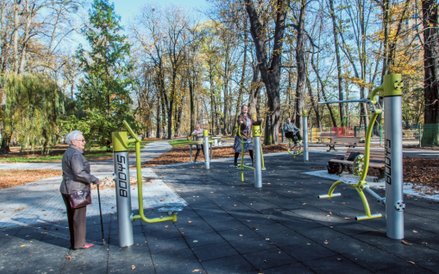 W parku Starokozielskim zamontowano 6 stanowisk do ćwiczeń – gliwiczanie mogą korzystać z podciągacz