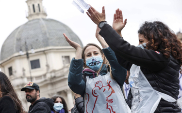 Protest przeciwników szczepień w Rzymie