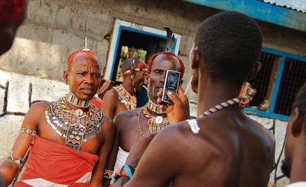 Telefonia komórkowa i płatności mobilne rozwijają się w Afryce zadziwiająco szybko.