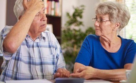 Oszuści naciągają starsze osoby na cło