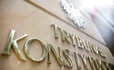 Dlaczego Trybunał Konstytucyjny selektywnie publikuje stanowiska stron postępowań na swojej stronie?