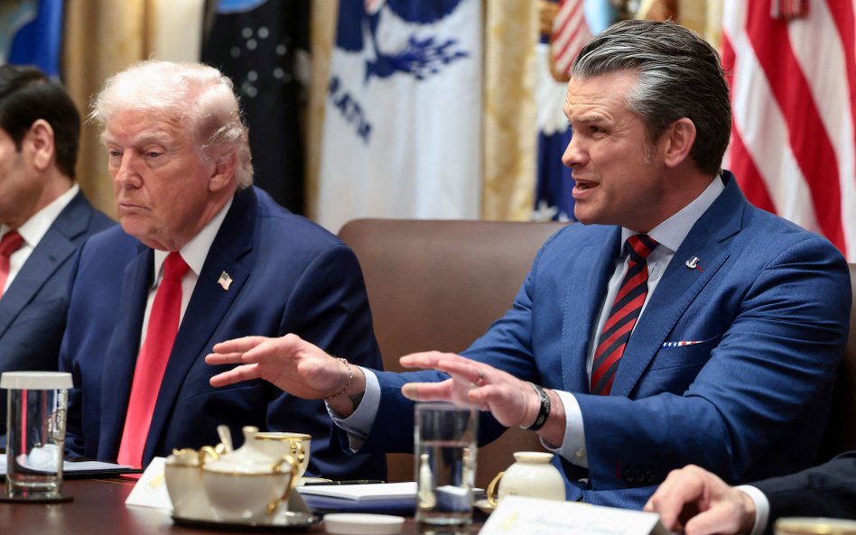 Prezydent Donald Trump i minister wojny Pete Hegseth