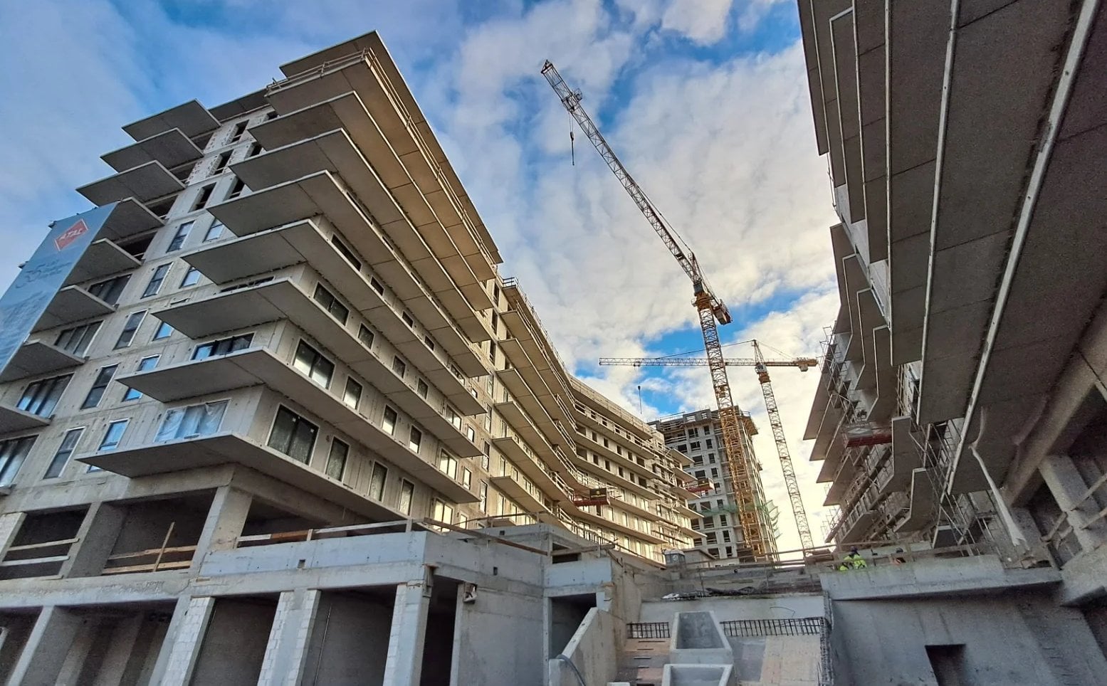 Застройщики подводят итоги продажи квартир в первом квартале 2026 года.