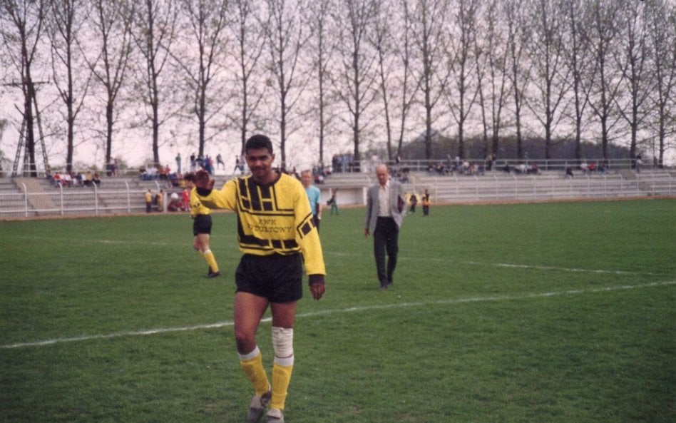 Robert Mitwerandu (1970–2000) był pierwszym w historii ciemnoskórym reprezentantem Polski bez podzia