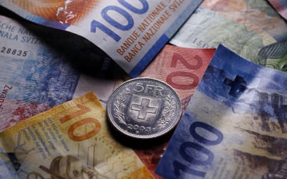 Szwajcarzy umacniają swoją walutę. To oznacza wyższe raty frankowiczów