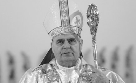 Bp Marian Duś podczas mszy świętej w warszawskim kościele Matki Boskiej Łaskawej, fot. z 2007 r.