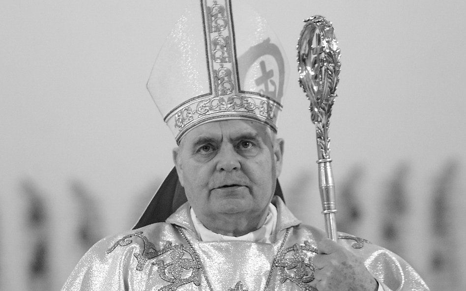 Bp Marian Duś podczas mszy świętej w warszawskim kościele Matki Boskiej Łaskawej, fot. z 2007 r.