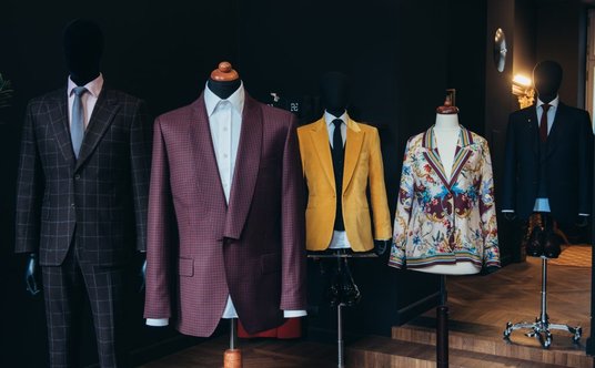 "Garnitury z pracowni Rodrigo De La Garza"