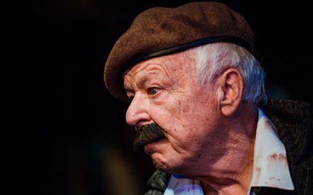 Marian Opania w spektaklu „Moskwa–Pietuszki” we własnej reżyserii. Premiera w niedzielę