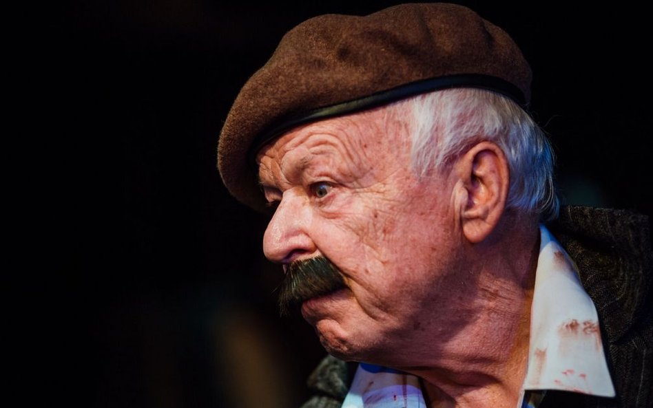 Marian Opania w spektaklu „Moskwa–Pietuszki” we własnej reżyserii. Premiera w niedzielę