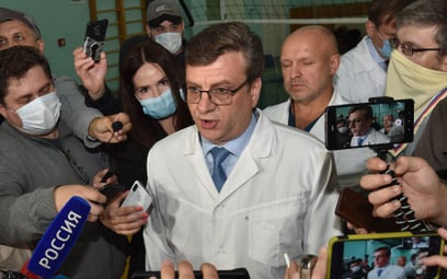 Aleksander Murachowski w szpitalu w Omsku na konferencji prasowej w sprawie Aleksieja Nawalnego, fot