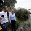 Wojewoda zachodniopomorski Zbigniew Bogucki i minister środowiska i klimatu Anna Moskwa nad Odrą