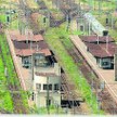 Zły stan dworców zniechęca podróżnych do korzystania z kolei.
