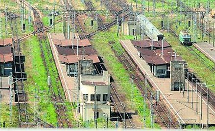 Zły stan dworców zniechęca podróżnych do korzystania z kolei.