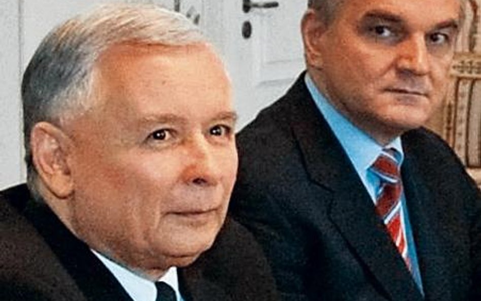 Jarosław Kaczyński i Waldemar Pawlak podczas konsultacji w sprawie Rady Bezpieczeństwa Narodowego 17